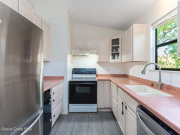 3rd image of 2255 Ladner Rd NE
