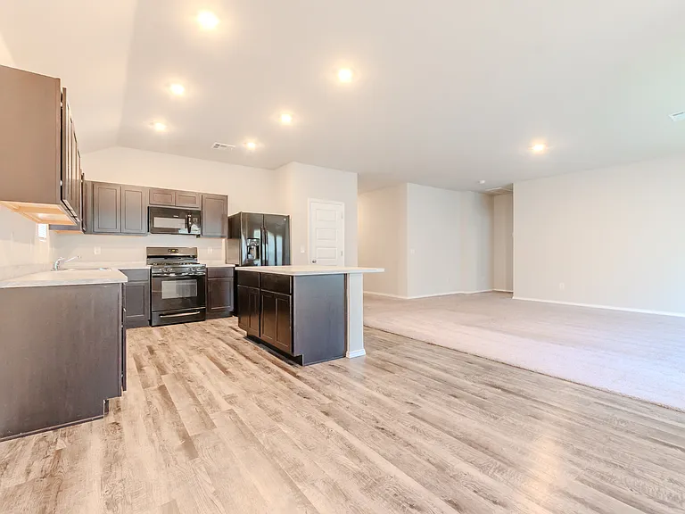 755 Foxtail Dr — Photo 2