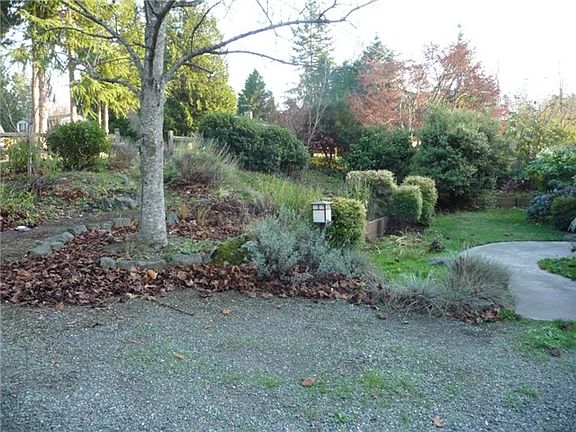 2nd image of 26301 Circle Dr NW