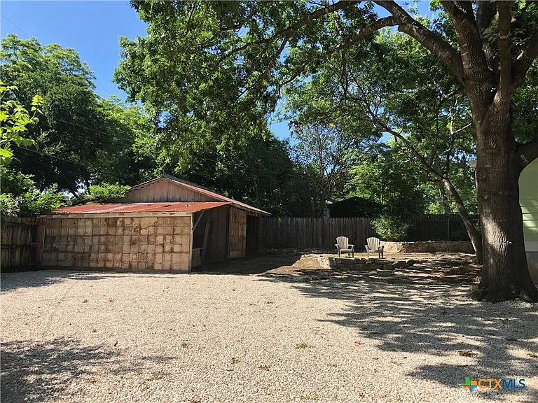 414 W San Antonio St — Photo 30