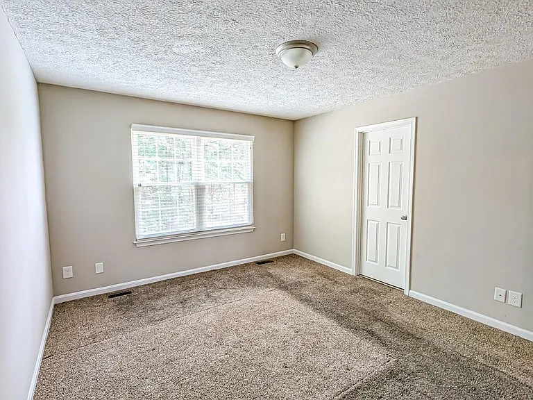 21530 Warwick Ct — Photo 23
