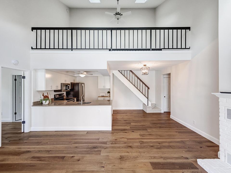 Fabulous open concept with vaulted ceiling