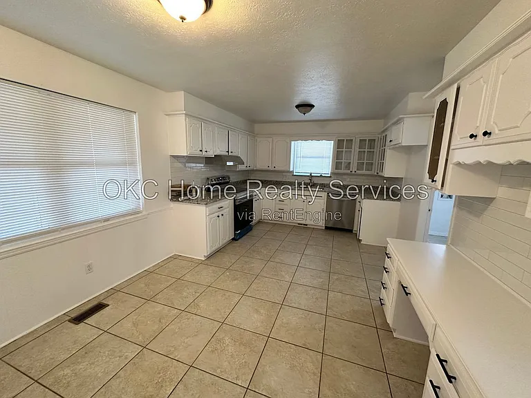 1428 SW 72nd St — Photo 21