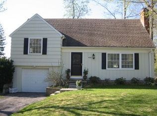 5005 W 69th St, Prairie Village, KS 66208