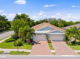 14529 Edgewater Cir, Naples, FL 34114