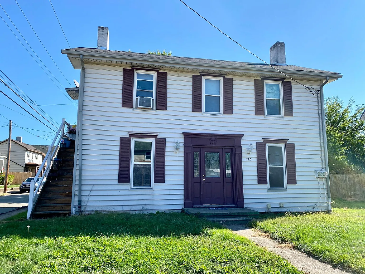 220 Main St photo 1