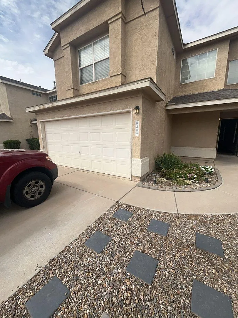 3 bed, 2.5 bath, 1749 sqft, $2,225 — Photo 2