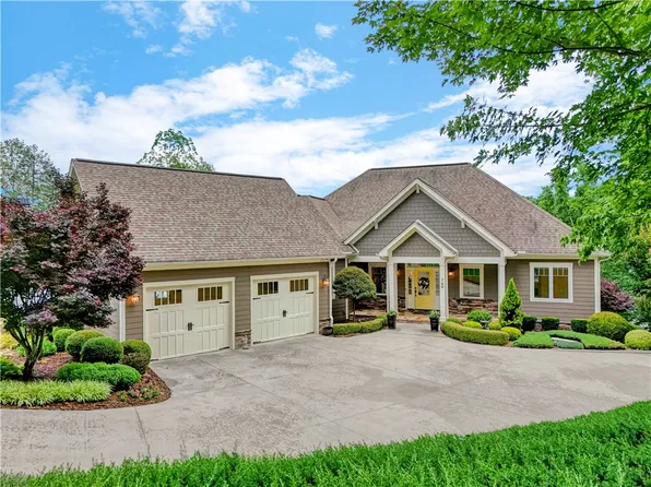 760 Woods Edge Dr, Seneca, SC 29672