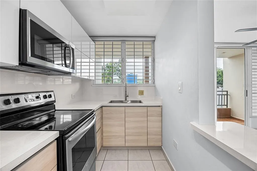 3 bed, 2.0 bath, 1200 sqft, $2,300 — Photo 3