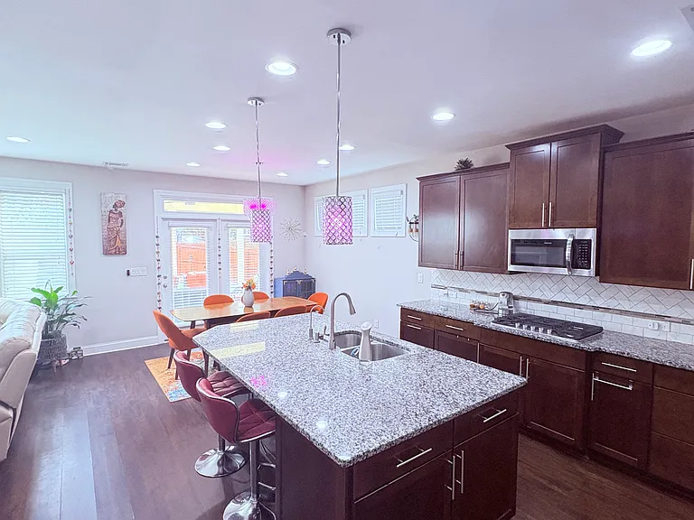 Kitchen And Breakfast