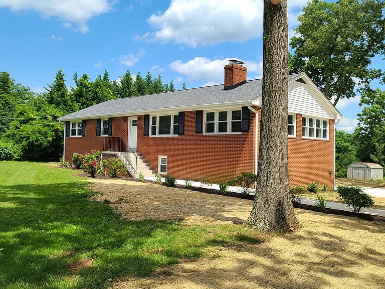 7 Cedar Dr — Photo 2