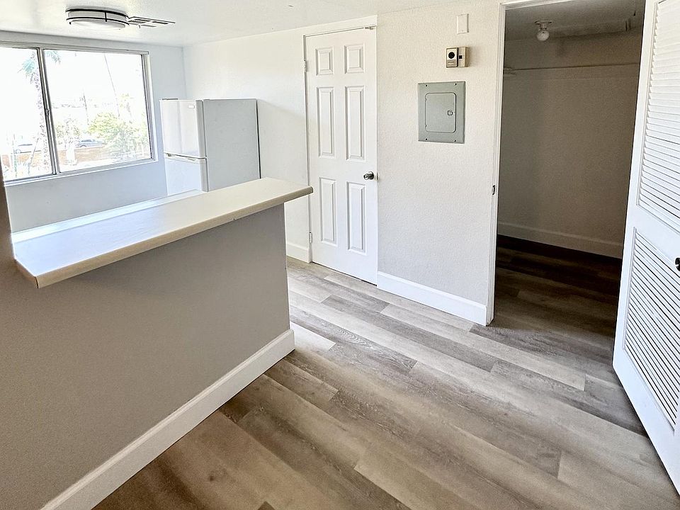 2nd image of 2581 E Tahquitz Canyon Way #314