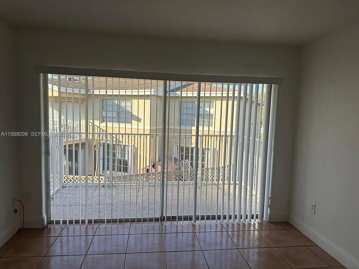Building Photo - 4500 NW 79th Ave #2B