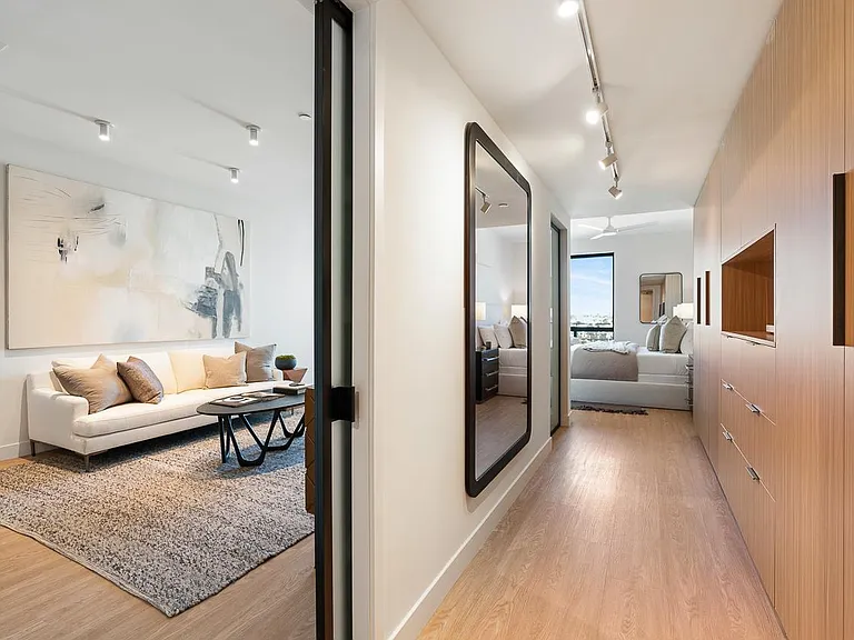 Venue Residences — Photo 8
