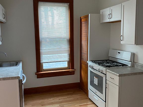 3rd image of 1238 N Maplewood Ave APT 2R