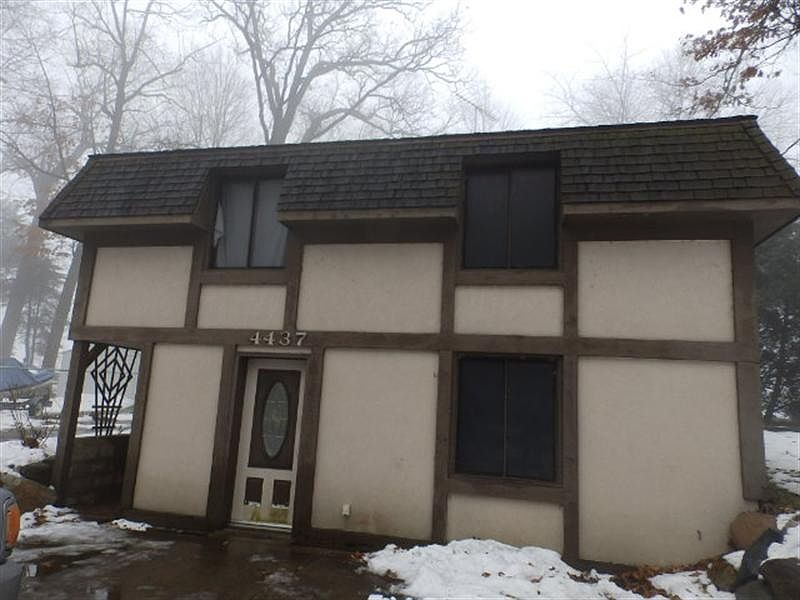 2nd image of 4437 Forest Ave