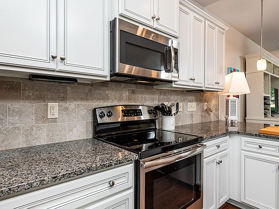5th image of 7809 Lillyhurst Dr