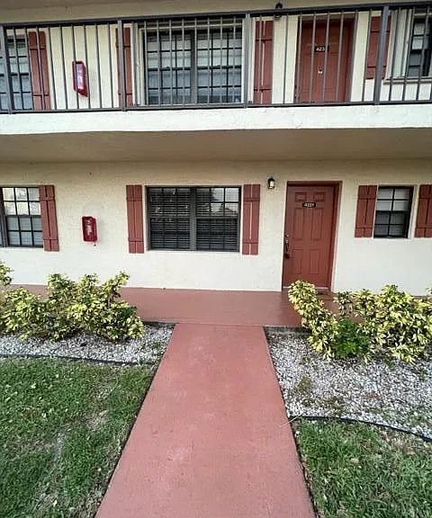 4221 Oak Terrace Dr — Photo 1