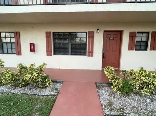 4221 Oak Terrace Dr, Greenacres, FL