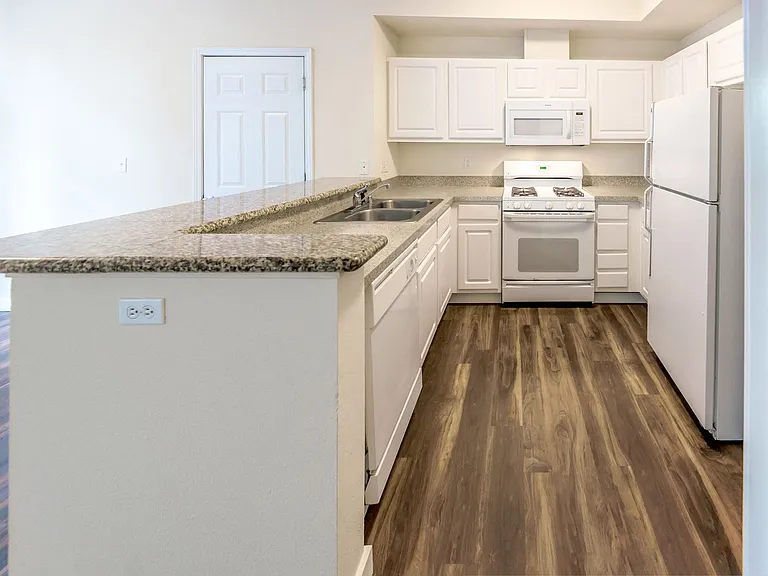 Washington Court Residential — Photo 11