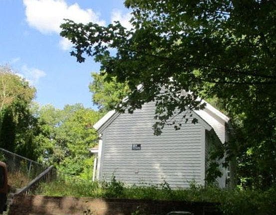 2nd image of 39 Summit St