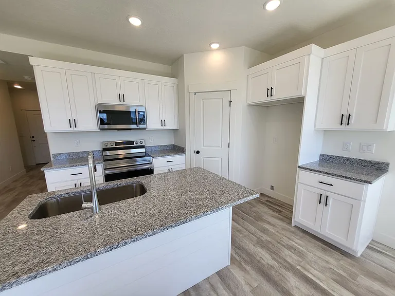 1002 E 1300 S — Photo 12