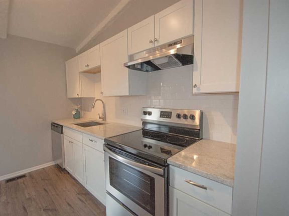 5th image of 1564 Hazelgrove Dr