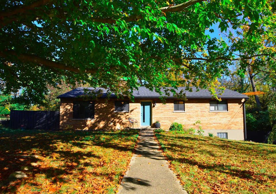 1st image of 8762 Woodview Dr