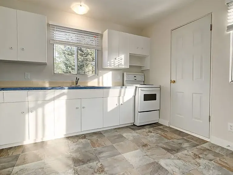 5905 47a Ave #15 — Photo 6