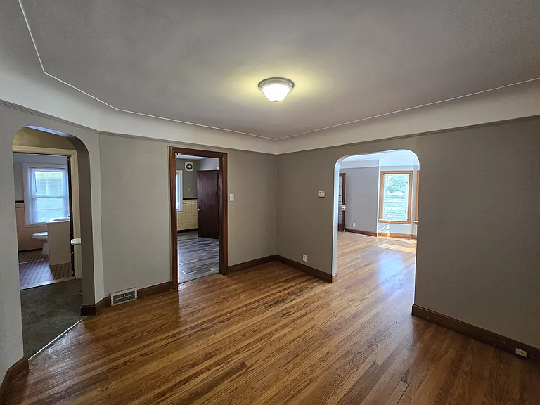 9657 E Outer Dr #1 — Photo 8