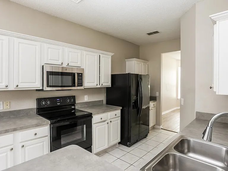3404 Roddy Dr — Photo 7