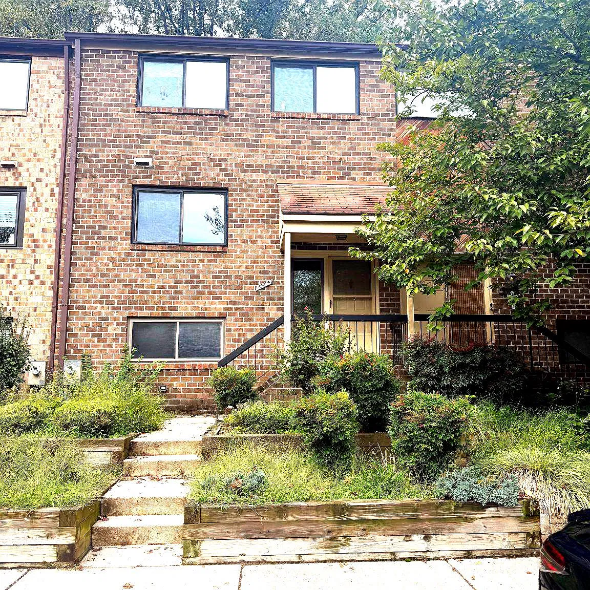 4 bed, 2.5 bath, 2047 sqft, $3,200 — Photo 1