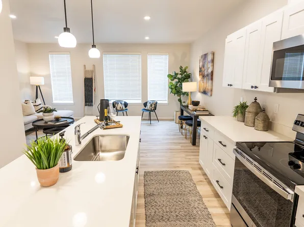 S 34th Street Apartments, 610 S 34th St #E, Tacoma, WA 98418