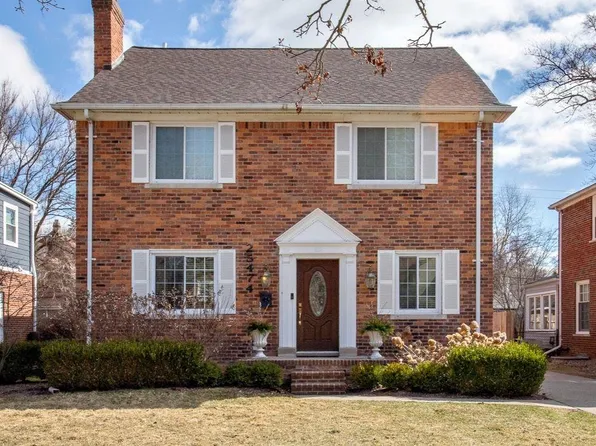 25474 Wareham Dr, Huntington Woods, MI 48070