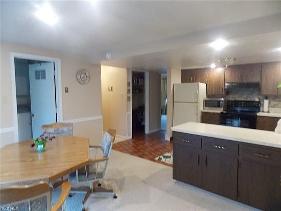 5th image of 6911 N Parkway Dr