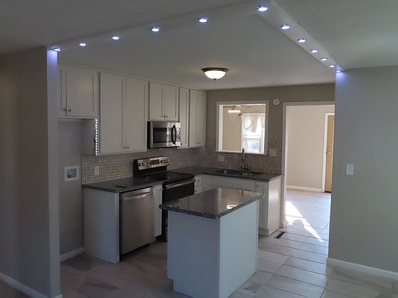2nd image of 1681 Clyde Pl