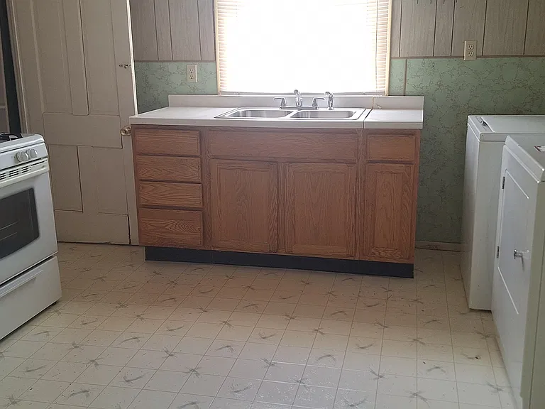 417 Anderson St — Photo 8