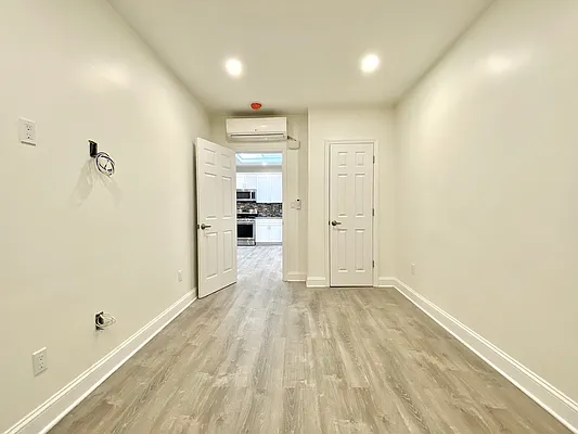 Rented by Astoria Realty | media 6