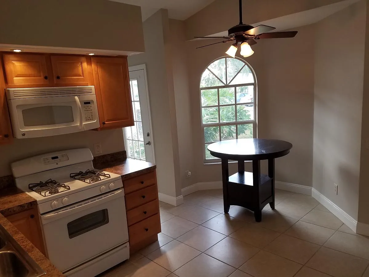 3 bed, 1311 sqft, $2,500 — Photo 2