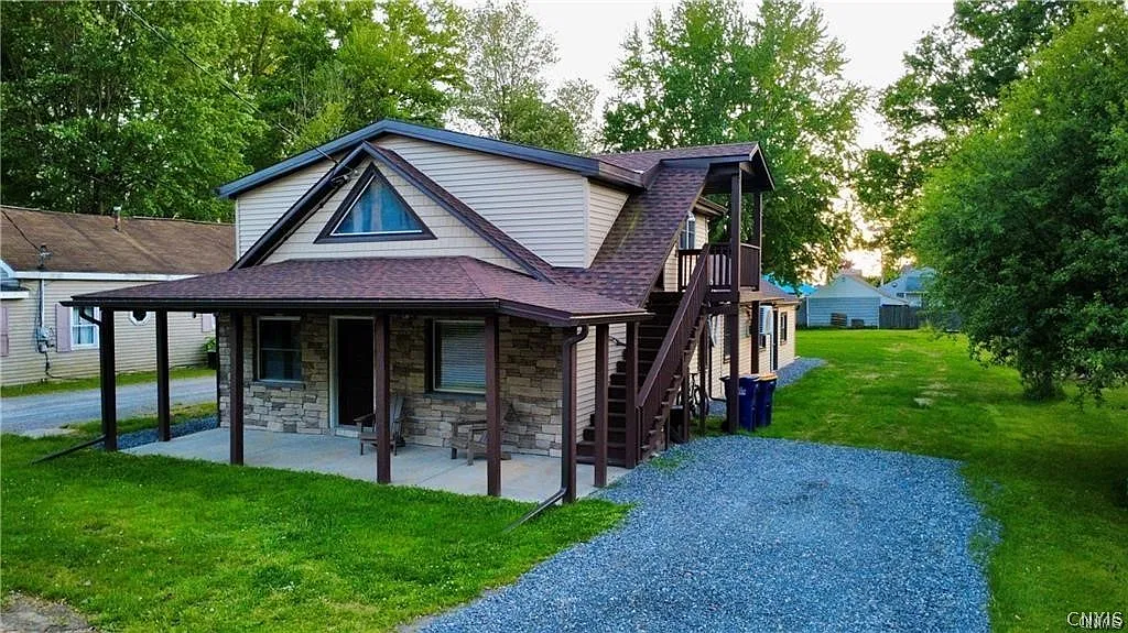 2 bed, 1.0 bath, 1896 sqft, $2,300 — Photo 1