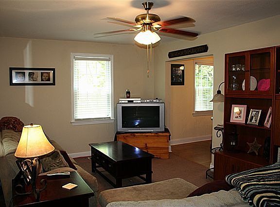 3rd image of 625 Morris Dr