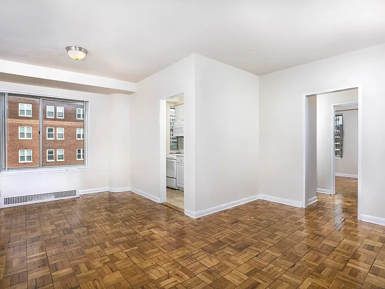 Empire Apartments — Photo 16