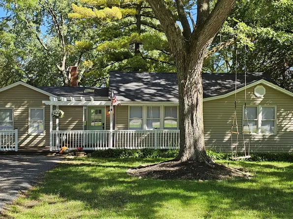 1105 S Hough St, Barrington, IL 60010