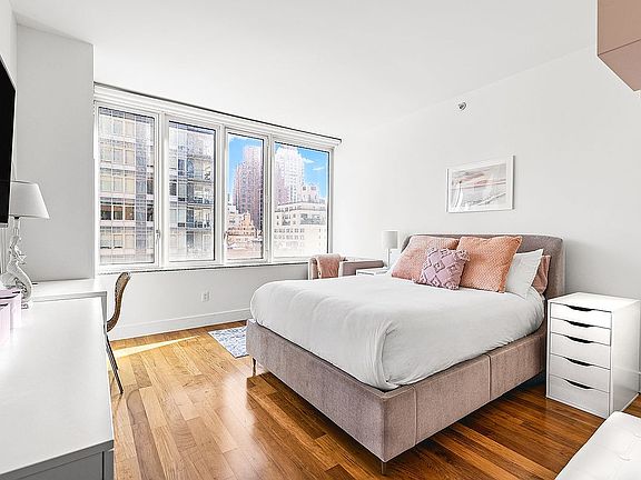 3rd image of 250 E 53rd St APT 1003