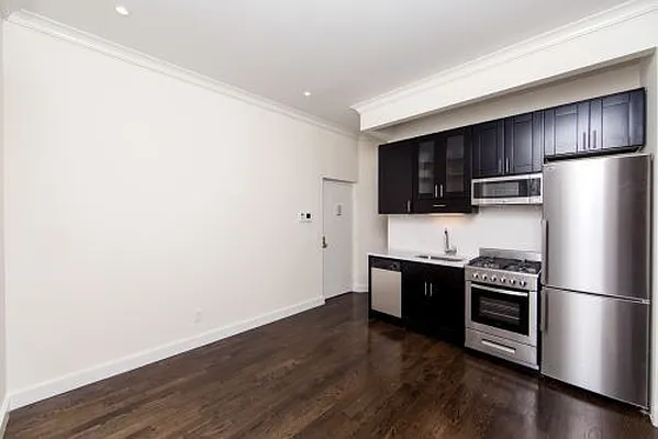 Rented by Icon Realty Management | media 10