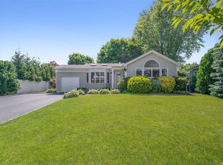 41 Radburn Dr, Commack, NY 11725