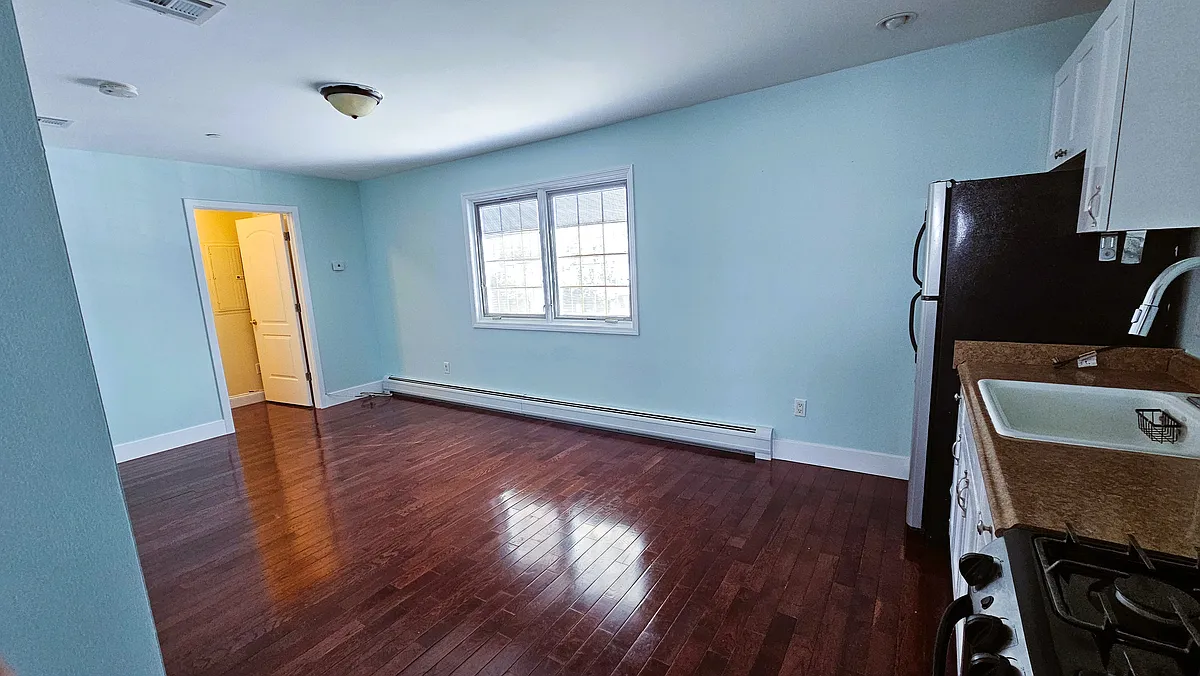 Building Photo - 10 Arbutus Ave #1