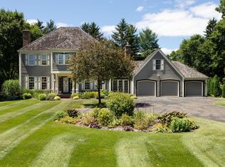 9 Larkspur Ln, North Oaks, MN 55127