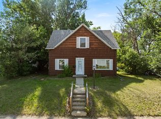 806 Park St, Minot, ND 58701