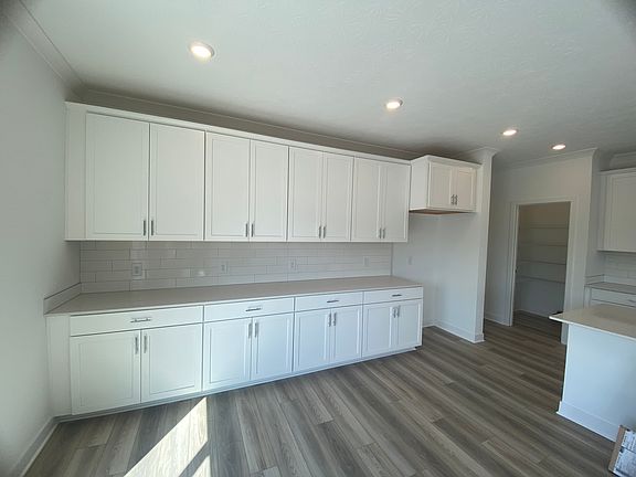 5th image of 3960 Canning St